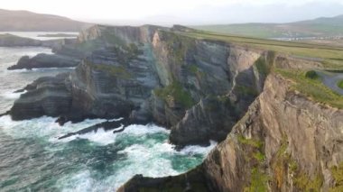 Kerry Cliffs at İrlandalı west coast üzerinde şaşırtıcı görünümü