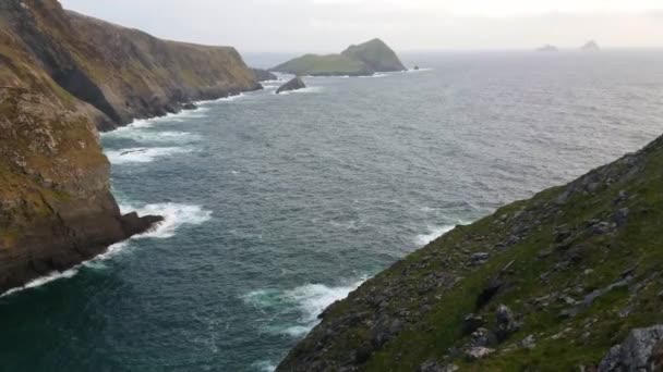 Amazing view over the Kerry Cliffs at the Irish west coast — Stock Video