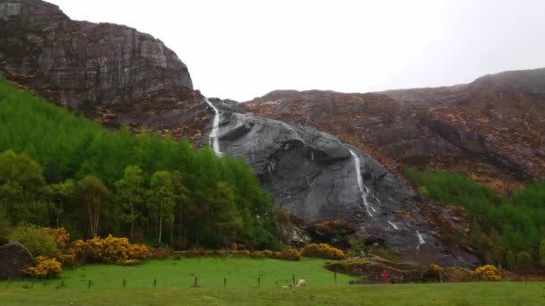 Gleninchaquin vízesés Beara félsziget — Stock videók