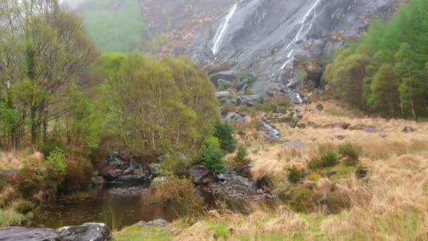 Gleninchaquin vízesés Beara félsziget — Stock videók