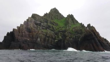 Skellig Michael - ünlü adanın İrlandalı Batı sahilinde dolaşıyor