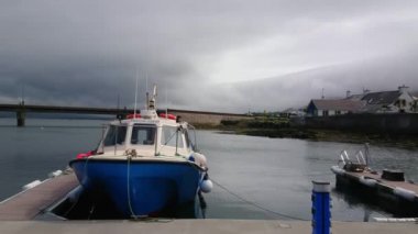 Portmagee Limanın İrlanda tekneleri