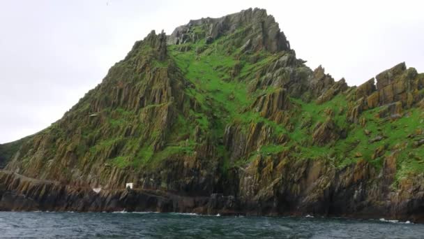 Las impresionantes y famosas islas Skellig en Irlanda - Skellig Michael — Vídeo de stock