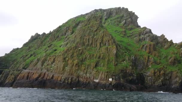 Skellig Michael - piękne mała wyspa w Irlandii – słynny film schludnie w Skelligs — Wideo stockowe