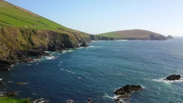 Úžasné útesy v Dingle Peninsula - krásné krajiny — Stock video