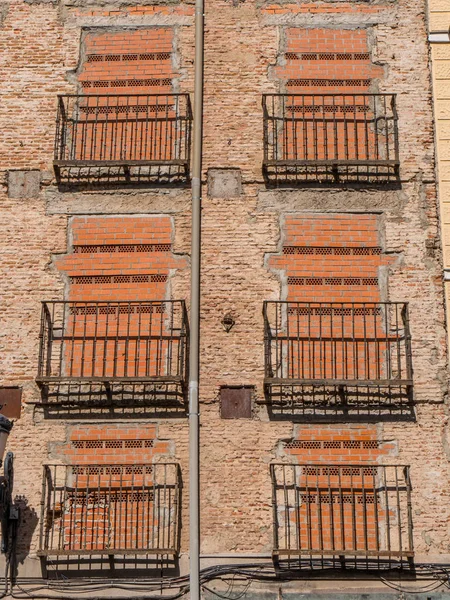 Erstaunliche hausfassade im historischen viertel von madrid — Stockfoto