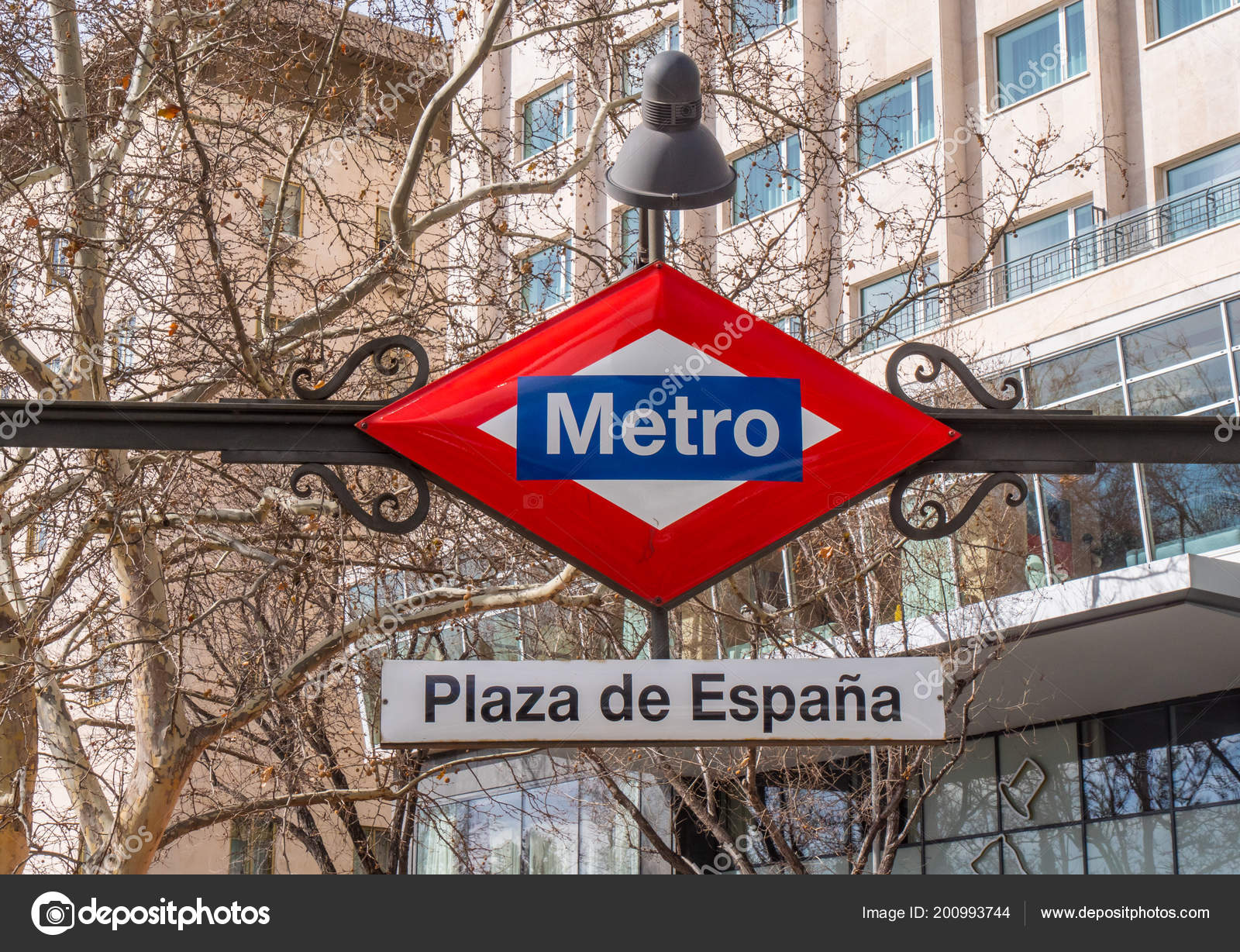 Estación de metro Plaza de Espanya la Plaza de España un hito