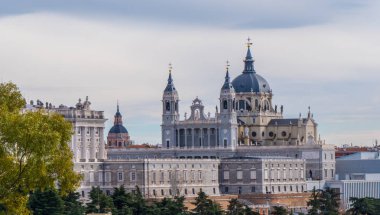Kraliyet Sarayı Madrid - ünlü Palacio Real üzerinden uzak görünüm