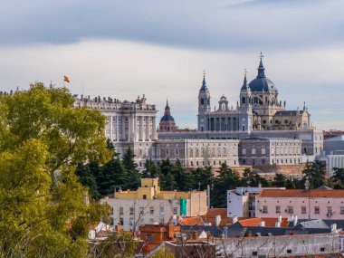 Kraliyet Sarayı Madrid - ünlü Palacio Real üzerinden uzak görünüm