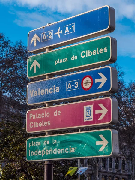 Madrid sokak yön işaretleri