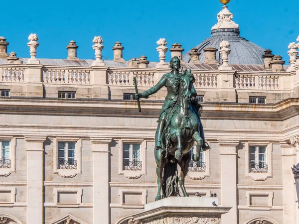 Monumento a Felipe IV en la Plaza de Oriente de Madrid —  Fotos de Stock