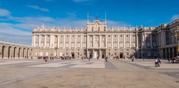 Kungliga slottet i Madrid kallas Palacio Real — Stockfoto