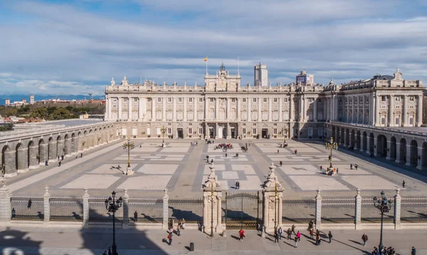 El Palacio Real de Madrid llamado Palacio Real —  Fotos de Stock