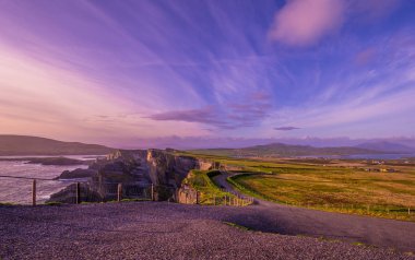 Büyük İrlanda Kerry kayalıklarla, yürür