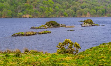 İrlanda Gleninchaquin Park'ta harika göl
