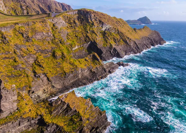 İrlanda - Kerry gün batımı görünümü şaşırtıcı kayalıklarla