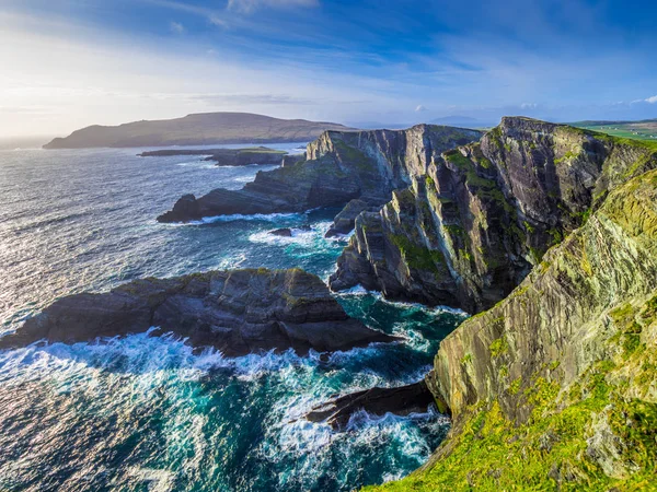 Die kerry cliffs in irland - atemberaubender blick auf den sonnenuntergang — Stockfoto