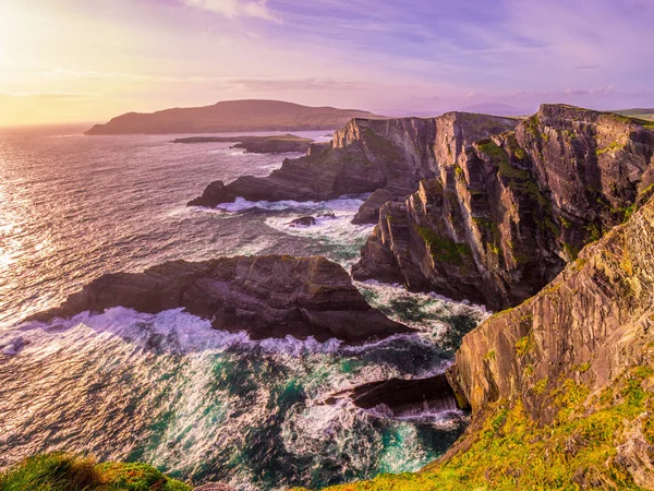 A Kerry sziklák, Írország - csodálatos naplementére — Stock Fotó