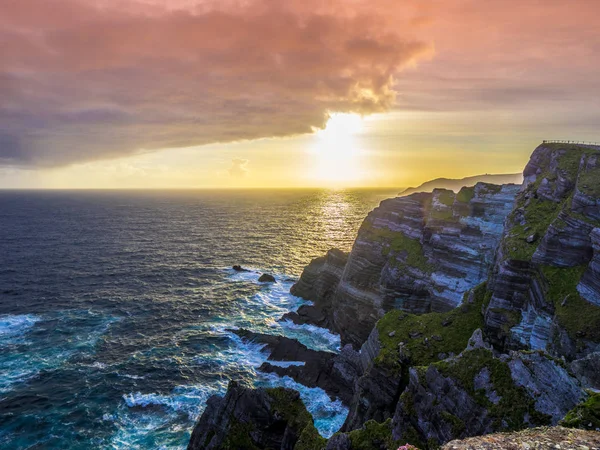 爱尔兰的嘉里崖--令人惊叹的日落美景 — 图库照片