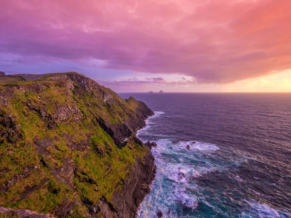 Os penhascos de Kerry na Irlanda vista incrível pôr do sol — Fotografia de Stock