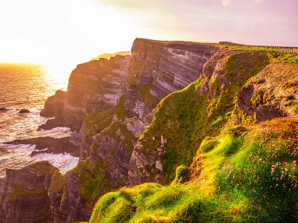 The Kerry Cliffs in Ireland - amazing sunset view — Stock Photo, Image