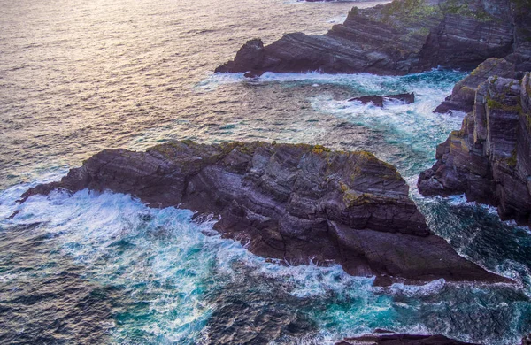 Los acantilados de Kerry en Irlanda - increíble vista al atardecer — Foto de Stock