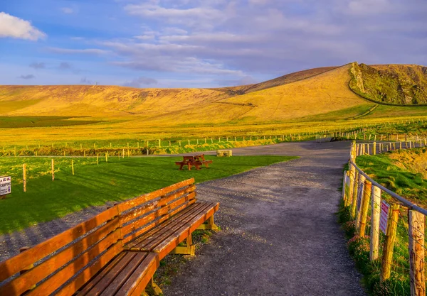 Büyük İrlanda Kerry kayalıklarla, yürür