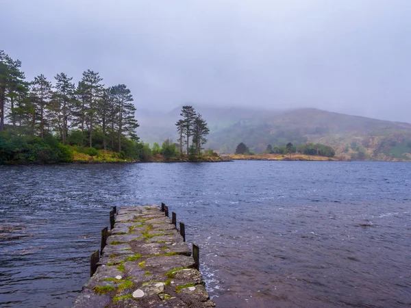 Typical Irish landscape and romantic lake in Beara Peninsula — Stock Photo, Image