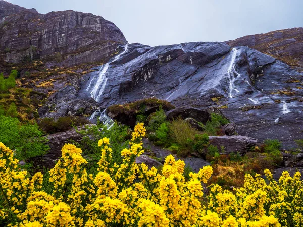 Gleninchaquin vattenfall på Bearahalvön — Stockfoto