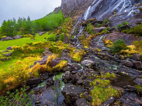 Gleninchaquin şelale Beara Yarımadası
