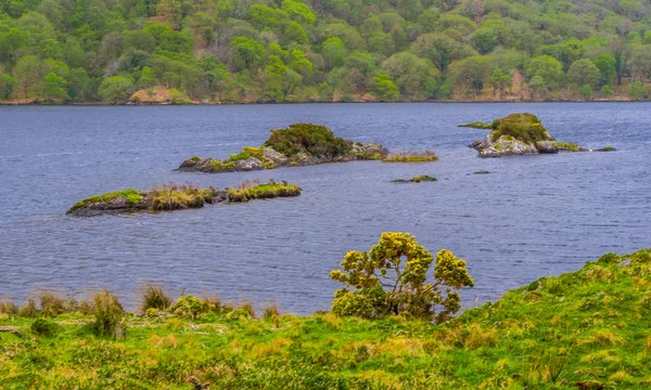 İrlanda Gleninchaquin Park'ta harika göl