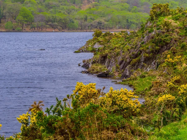 アイルランドの Gleninchaquin 公園で素晴らしい湖 — ストック写真