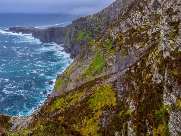 Los increíbles acantilados de Fogher en la costa oeste irlandesa — Foto de Stock