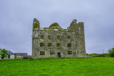 Burren İrlandalı bir köşkte harabe