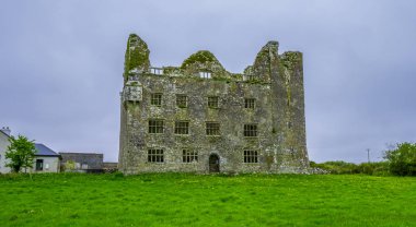 Burren İrlandalı bir köşkte harabe