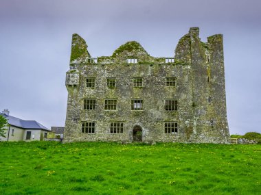 Burren İrlandalı bir köşkte harabe