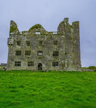 Burren İrlandalı bir köşkte harabe