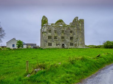 Burren İrlandalı bir köşkte harabe
