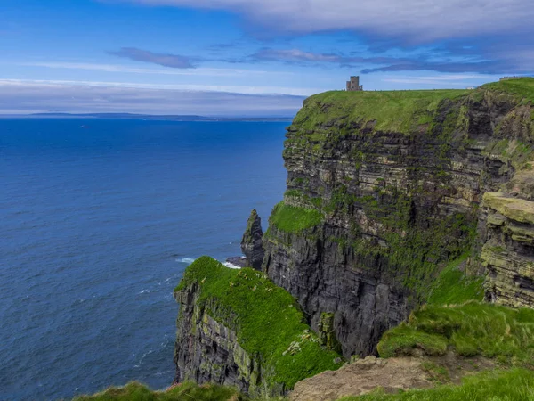 Scogliere di Moher famose in tutto il mondo sulla costa atlantica dell'Irlanda — Foto Stock