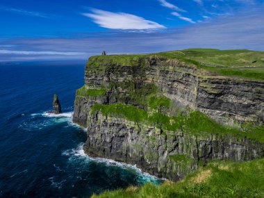 İrlanda Moher uçurumlar üzerinden inanılmaz geniş açı görünüm