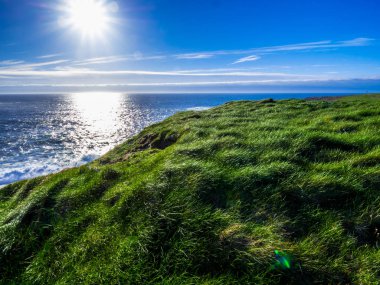 Kilkee kayalıklarla İrlanda üzerinden muhteşem görünüm