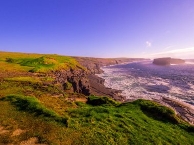 Kilkee kayalıklarla İrlanda üzerinden muhteşem görünüm