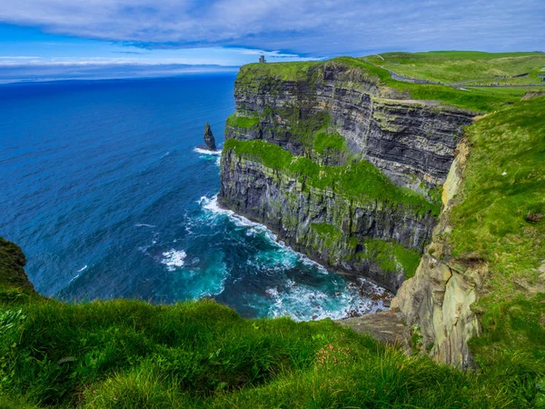 Superbe vue grand angle sur les falaises de Moher en Irlande — Photo