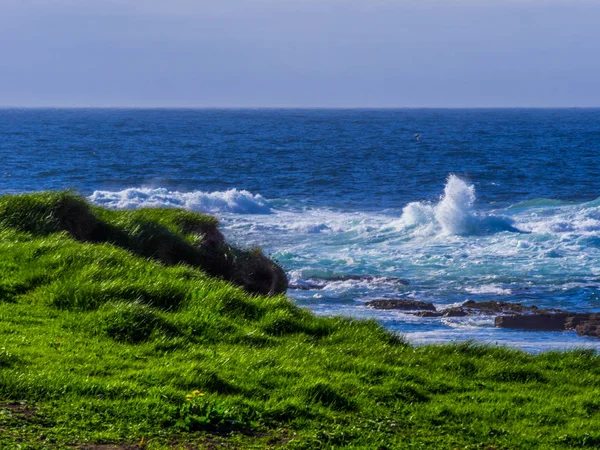 Beautiful landscape at Kilkee Beach in Ireland — Stock Photo, Image