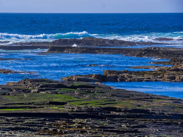Vahşi okyanus suları Kilkee Beach İrlanda