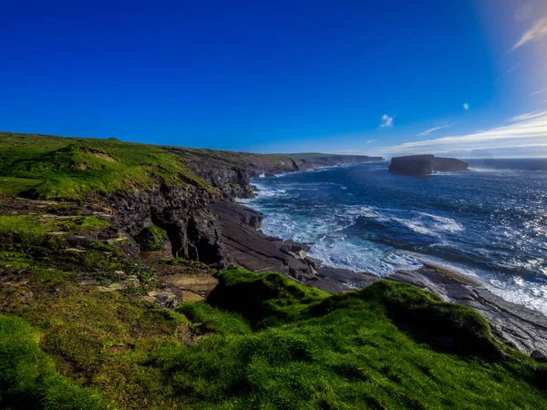 Kilkee kayalıklarla İrlanda üzerinden muhteşem görünüm