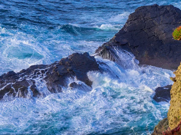 Blue Ocean water at the Irish Coast — Stock Photo, Image