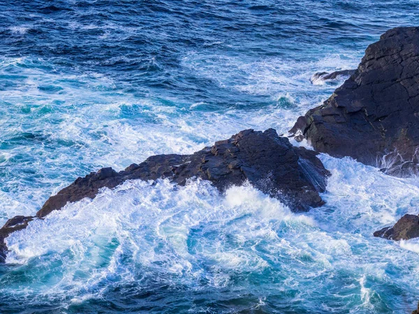 Wild Ocean Water hitting the rocks - blue Atlantic — Stock Photo, Image