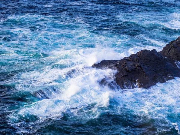 Blue Ocean water at the Irish Coast — Stock Photo, Image