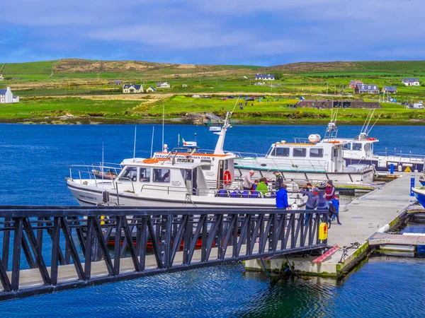 Skellig Michael Cruises at Portmagee Harbor — Stock Photo, Image